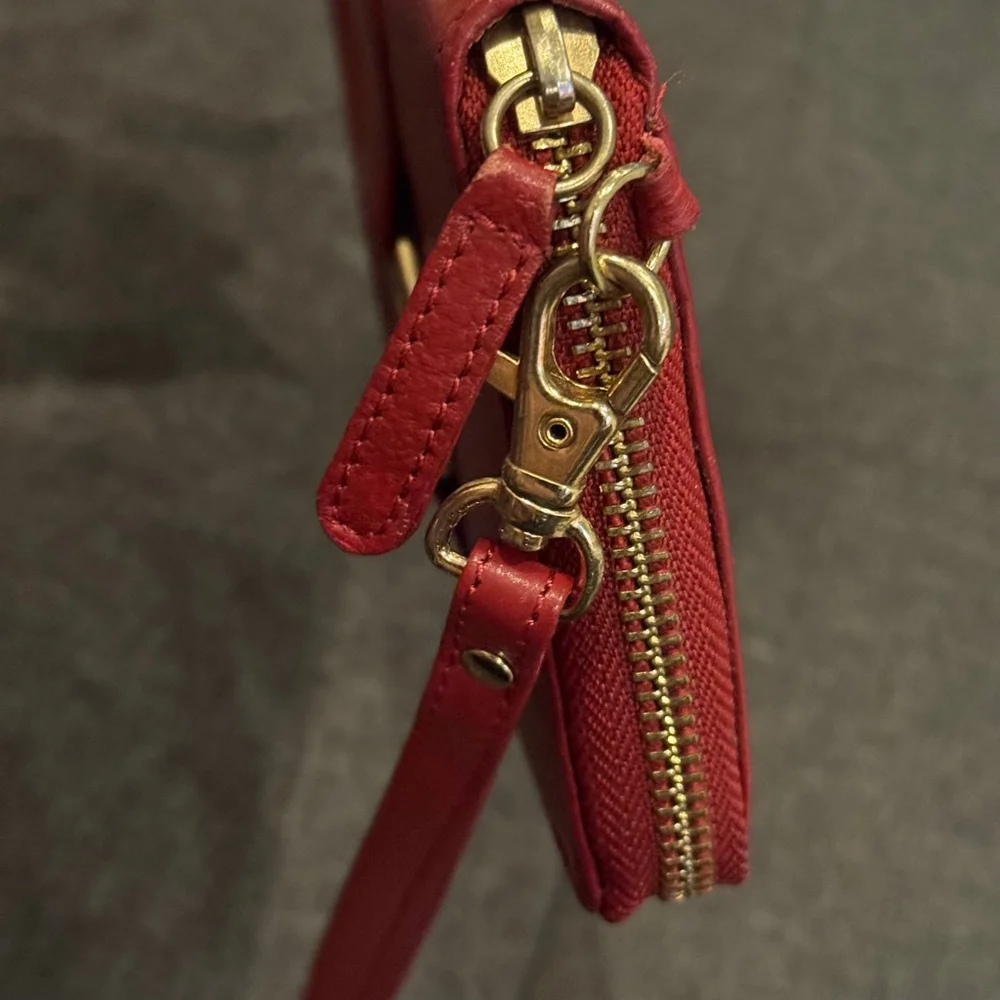 Cynthia Rowley Women’s Red Leather Wallet Gold Hardware Detachable Wrist Strap